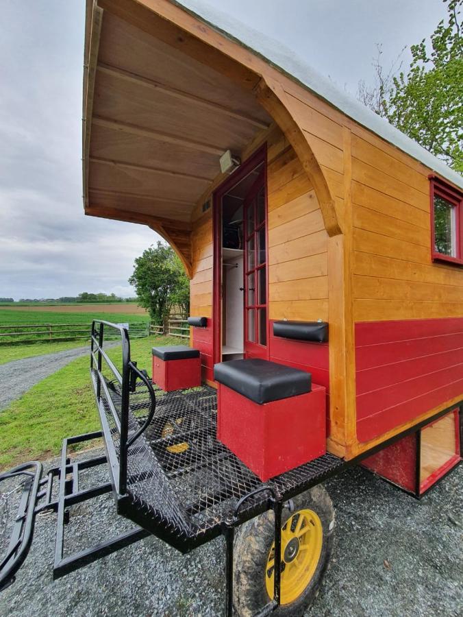 Veritable Roulotte Hippomobile "La Bailleul" Mentheville Esterno foto